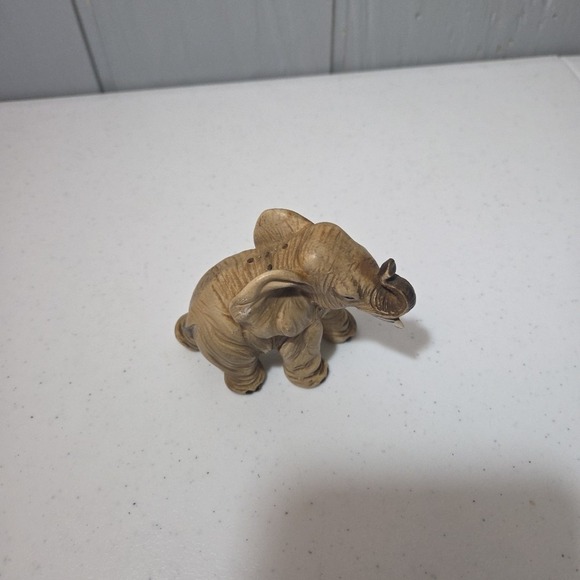 Vintage Porcelain Grey Tan Trunk Up Elephant Salt Shaker Japan Good Luck - Picture 8 of 12